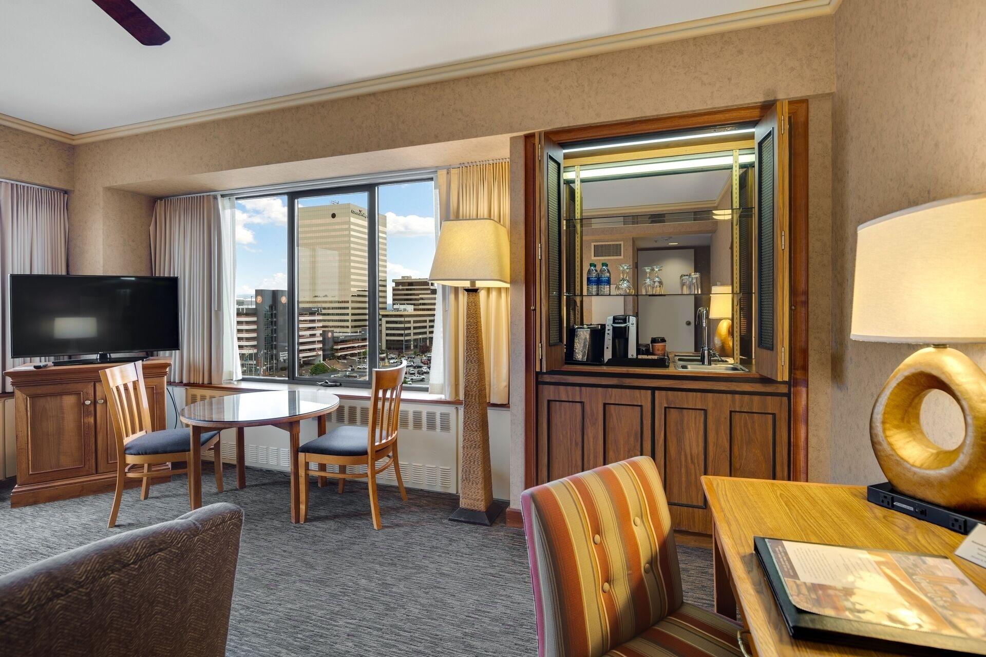 The Hotel Captain Cook Анкъридж Екстериор снимка