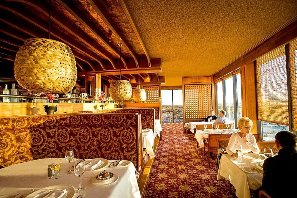 The Hotel Captain Cook Анкъридж Екстериор снимка
