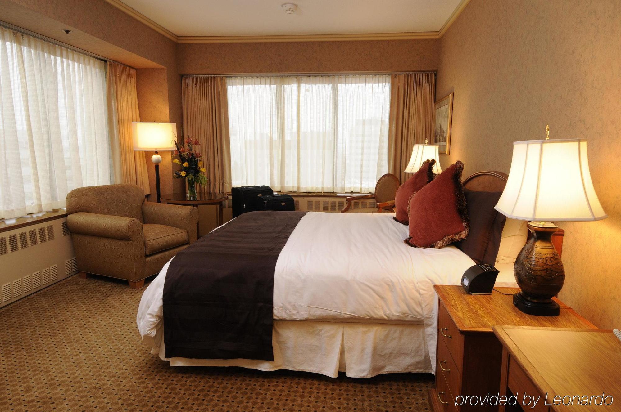 The Hotel Captain Cook Анкъридж Екстериор снимка