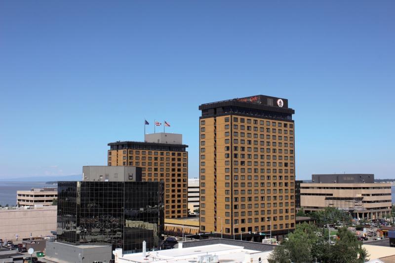 The Hotel Captain Cook Анкъридж Екстериор снимка