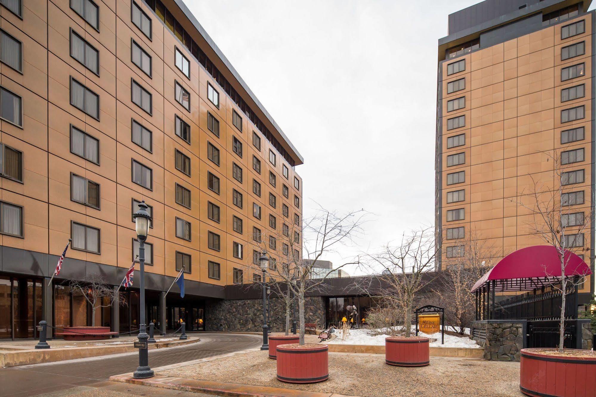 The Hotel Captain Cook Анкъридж Екстериор снимка