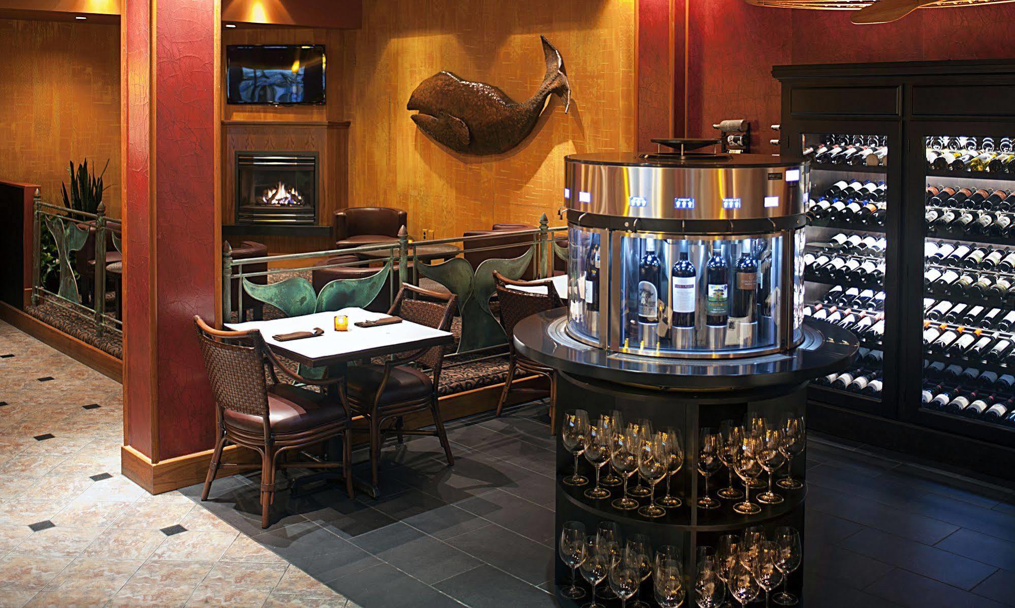 The Hotel Captain Cook Анкъридж Екстериор снимка