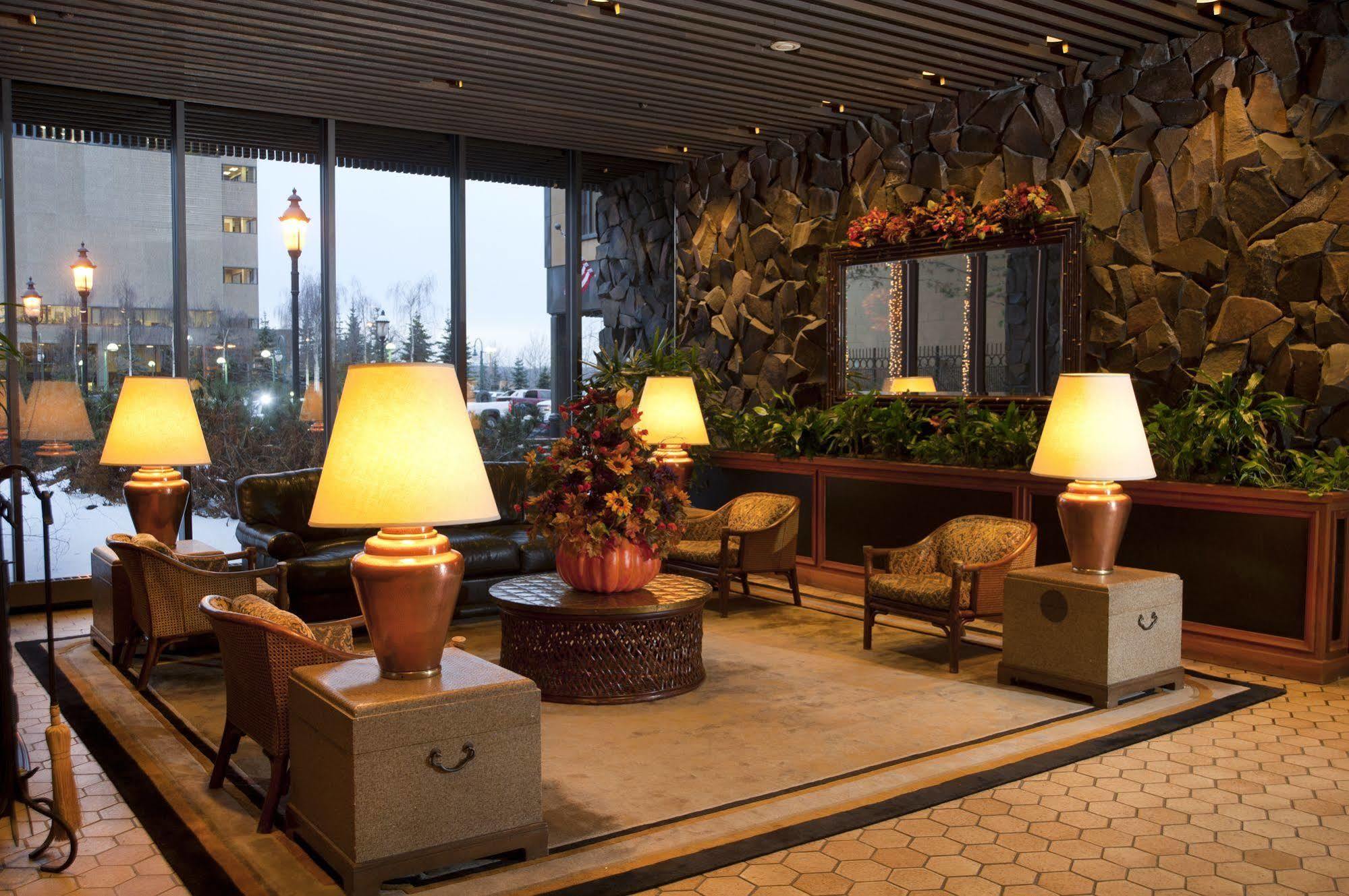The Hotel Captain Cook Анкъридж Екстериор снимка